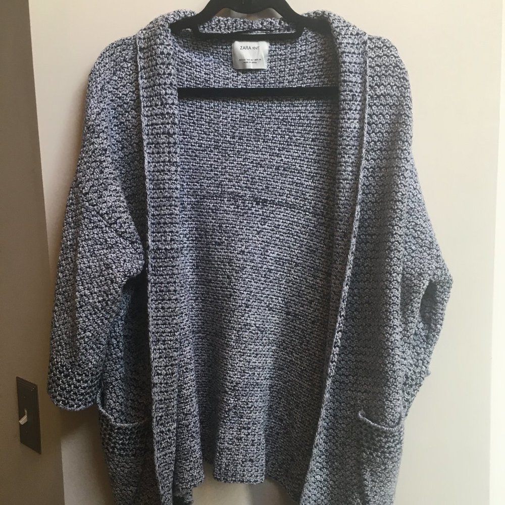ZARA KNIT Navy and White Cardigan Size M